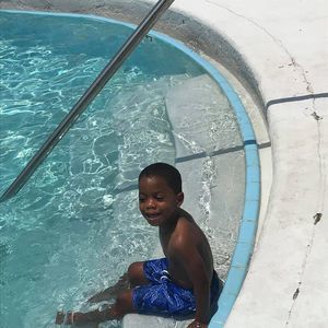 Meet your Posher, Pee